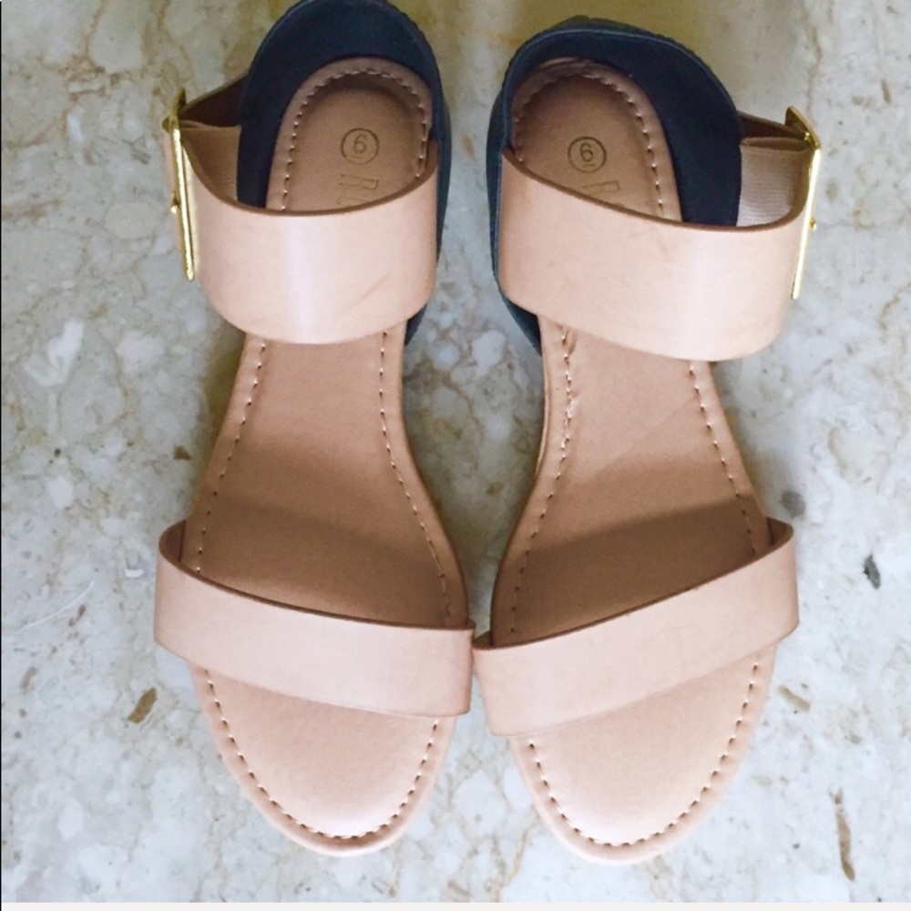 Chic Open Toe Nude and Black Sandals